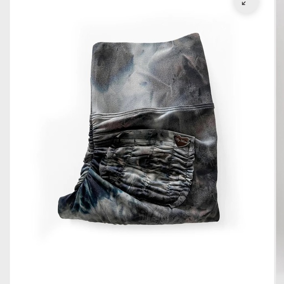 Cute Booty Lounge Tie Dye Leggings - Picture 4 of 5